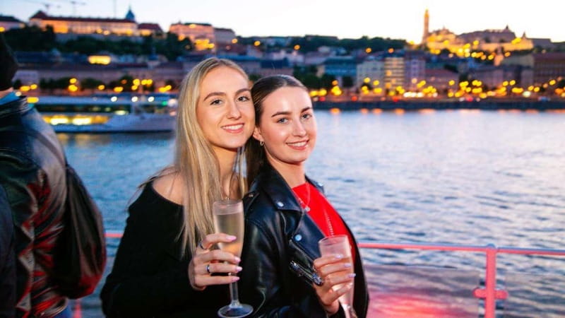 Budapest: Sip and Sail River Cruise with Unlimited Prosecco - Liberty Bridge and the southern river views
