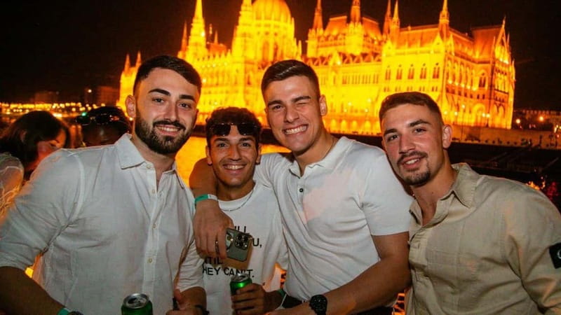 Budapest: Sip & Sail Danube Cruise with Unlimited Beer - Unlimited beer, Prosecco, and the value question