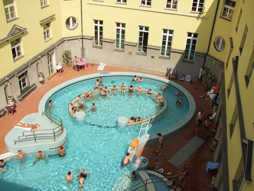 Budapest Super Saver: Spa, Basilica Tour, and Danube Cruise - Getting from Lukács to the Basilica