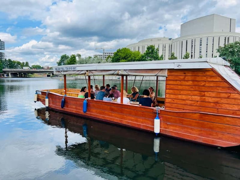 Bydgoszcz: River Cruise with local Wine and Cheese Tasting - Locks, bridges, and Bydgoszcz’s engineering story