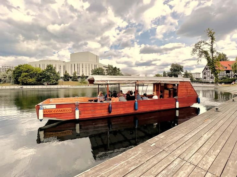 Bydgoszcz: River Cruise with local Wine and Cheese Tasting - What the guide adds in Polish or English