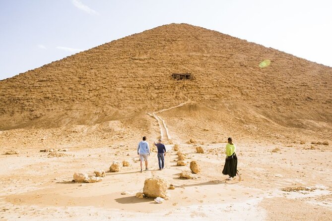 Cairo 2-Day Tour: Giza, GEM, Citadel, Bazaar & Nile Dinner Cruise - An evening Nile dinner cruise