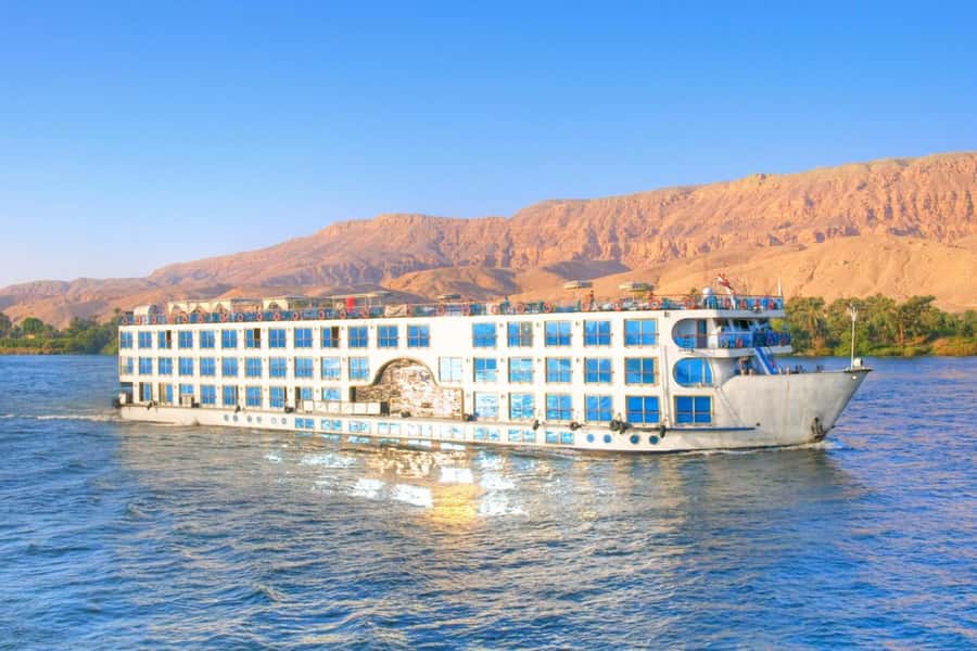 Cairo: All-Inclusive 6-Day Egypt Highlights & Nile Cruise - Day one: Giza, the Sphinx, and Cairo’s ancient collection