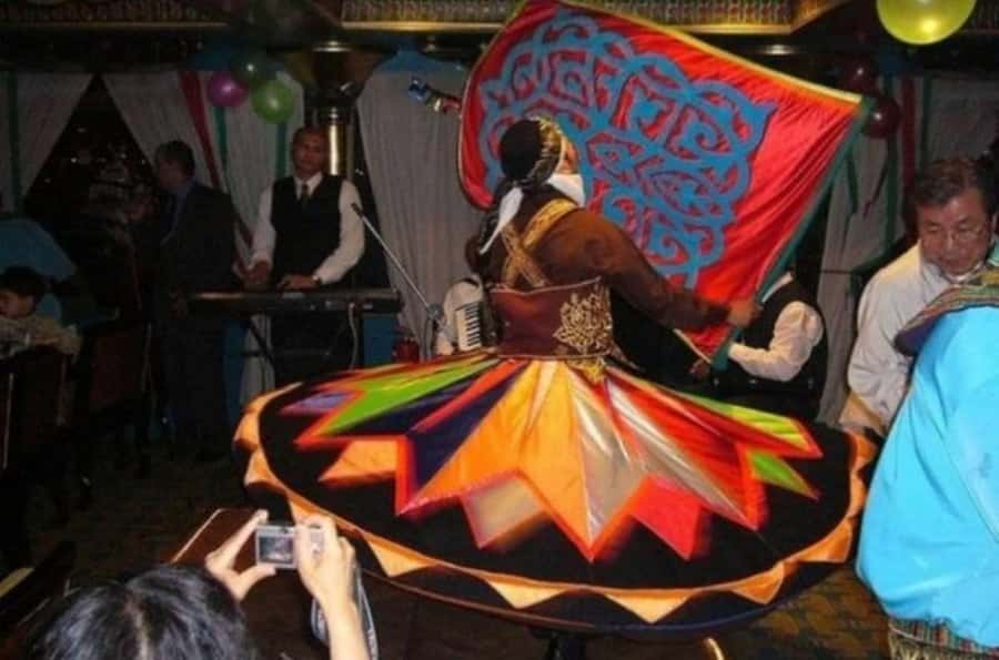 Cairo: Nile Dinner Cruise with Belly Dancer Show with Pickup - Boarding the dinner boat at sunset