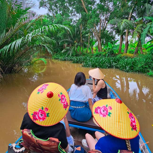 Can Tho: Peaceful Private Boat Ride on the Mekong(No Guide). - The first hour: city edges and river reality