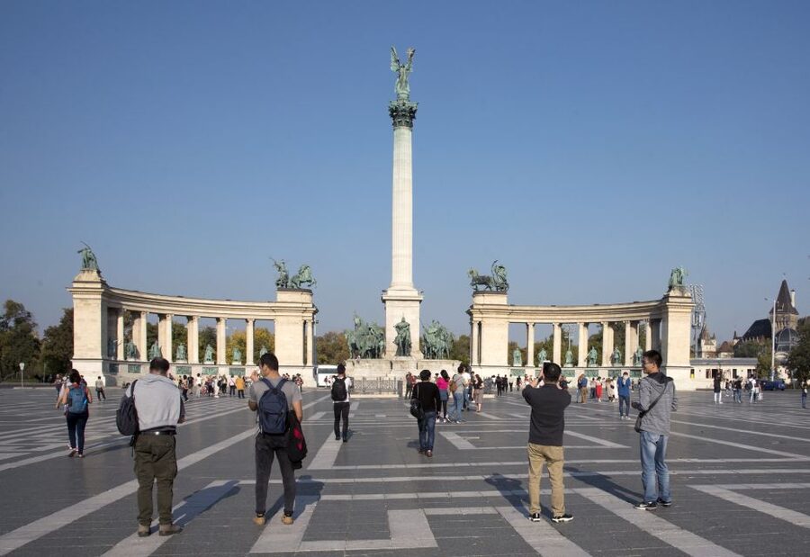 Castle District & Pest Driving Tour with Danube River Cruise - Seeing Budapest from the Danube