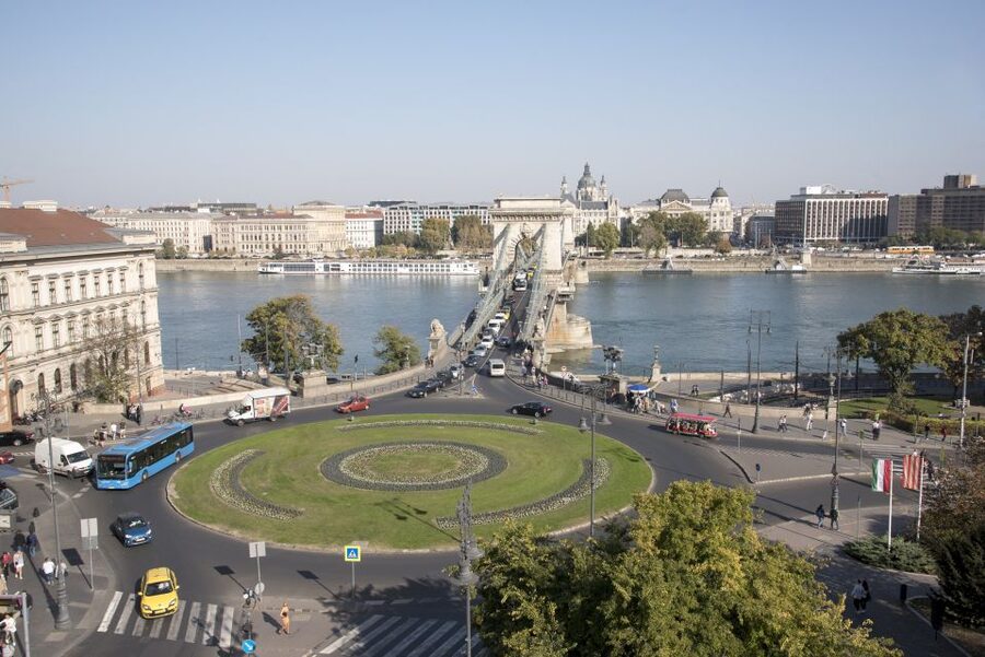 Castle District & Pest Driving Tour with Danube River Cruise - The walk from the tour to Vigadó Pier