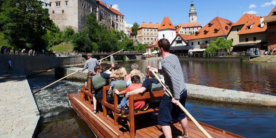 Český Krumlov: Wooden Raft River Cruise - Who will enjoy this raft ride most