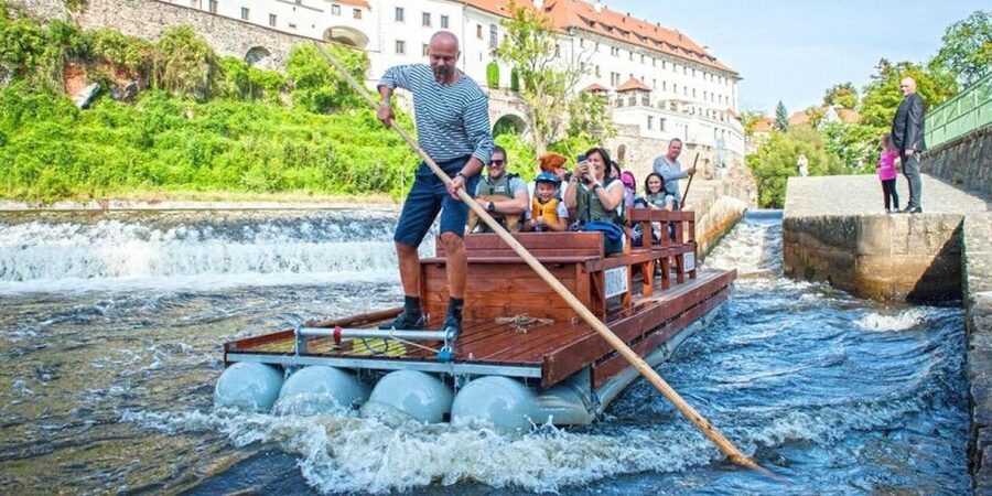 Český Krumlov: Wooden Raft River Cruise - Meeting at the Information Center and walking to Parkán Port