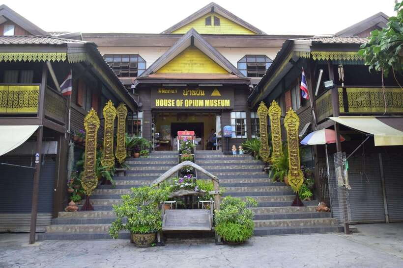Chiang Rai: 7 Most Famous Highlights With Mekong Boat Trip - A Thai buffet lunch with local dishes