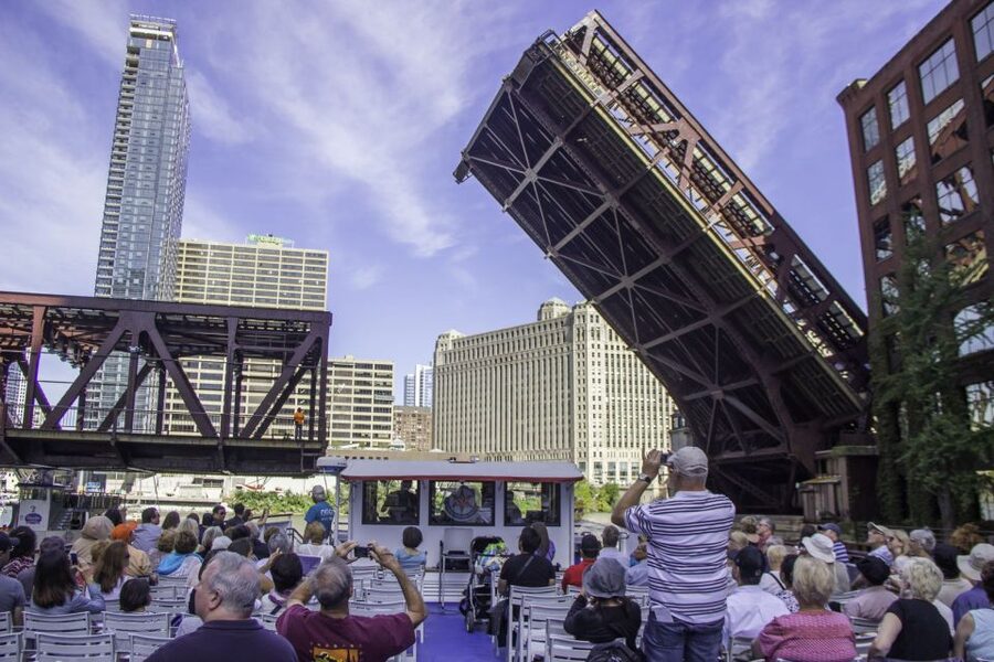 Chicago: 45-Minute Family-Friendly Architecture River Cruise - Why the guide makes or breaks the ride