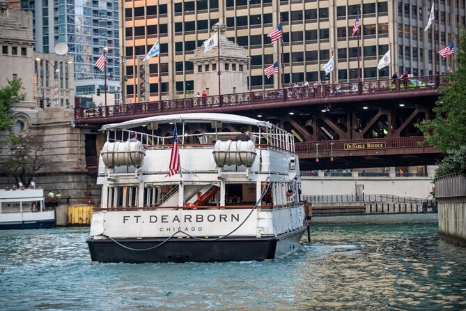 Chicago Architectural River Cruise - Weather, clothing, and included drinks
