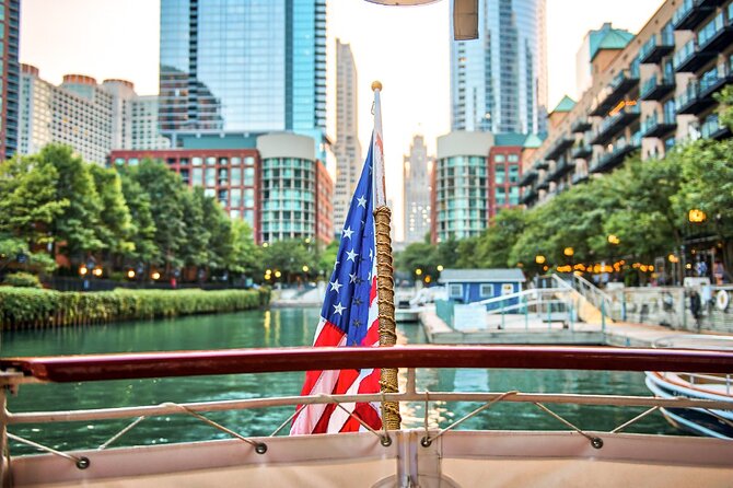 Chicago Architectural River Cruise - What the guides add to the ride