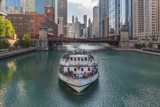 Chicago Architecture Center River Cruise aboard First Lady - Chicago River: an urban waterway with a changing role