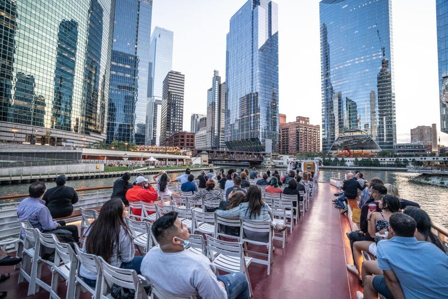 Chicago: Architecture River Cruise Skip-the-Ticket Line - The central river corridor and Chicago’s famous towers