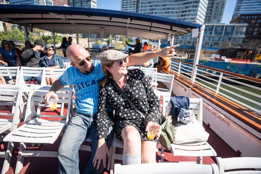 Chicago: Architecture River Cruise Skip-the-Ticket Line - Boarding and finding your place on board