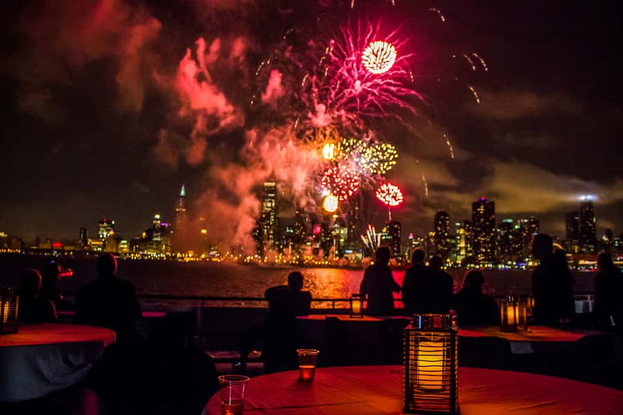 Chicago: Fireworks Cruise with Lake or River Viewing Options - Chicago’s river makes a strong opening act