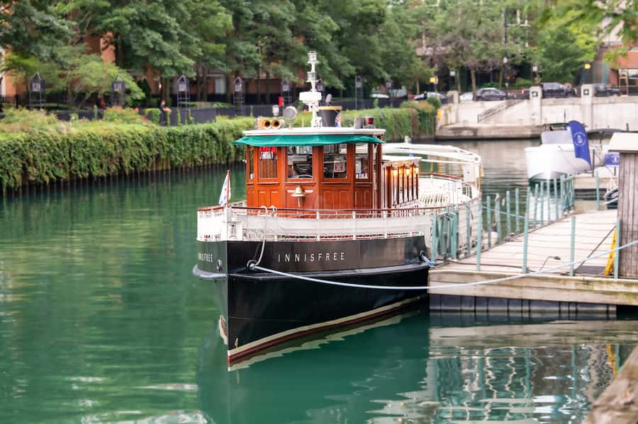 Chicago: Historic Architecture Chicago River Small Boat Tour - Why Chicago’s river is the right classroom