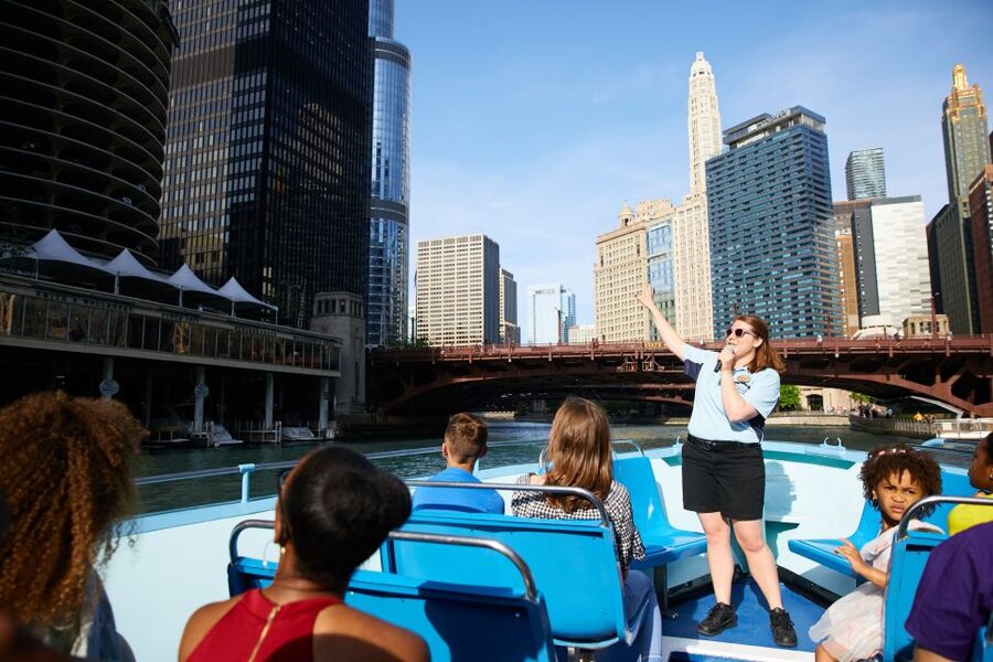 Chicago: Narrated Sightseeing River and Lake Cruise - Lake Michigan, Navy Pier, and the skyline from afar
