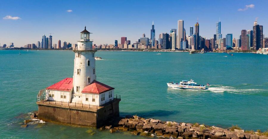 Chicago: Narrated Sightseeing River and Lake Cruise - Finding the boat at Michigan Avenue and Wacker Drive