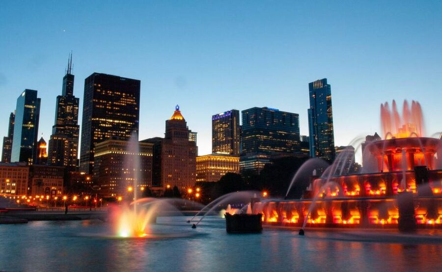 Chicago Night Driving Tour with Skydeck and River Cruise - Why the evening format works well