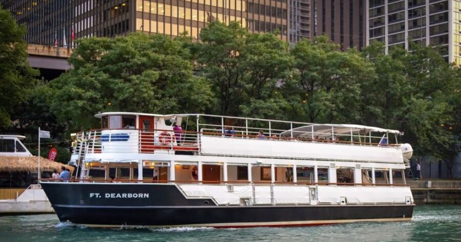 Chicago River: 1.5-Hour Guided Architecture Riverboat Tour - The first part of the ride: getting your bearings