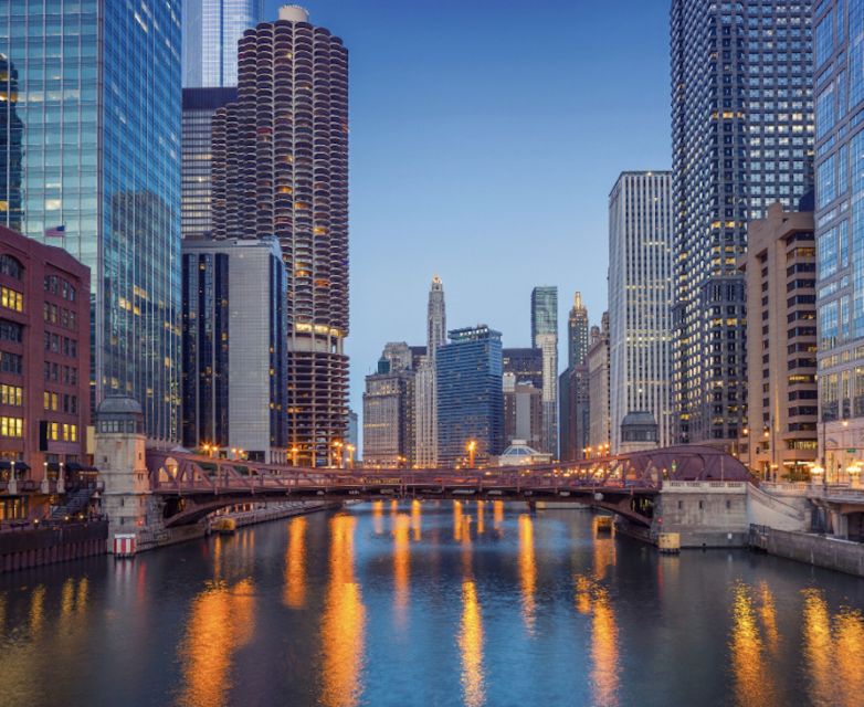 Chicago River: 1.5-Hour Guided Architecture Riverboat Tour - Drinks, snacks, and the onboard bar