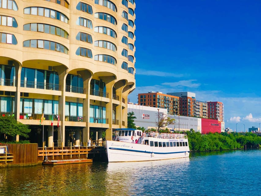 Chicago River: 90-Min Architecture Boat Tour - Aqua Tower and newer Chicago design