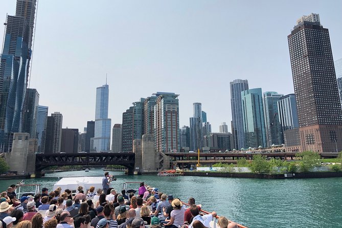 Chicago River 90-Minute Architecture Boat Tour - Open deck or enclosed cabin?