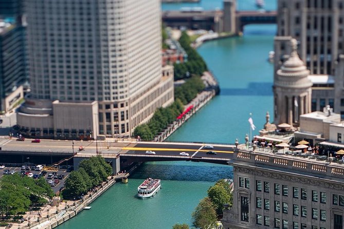 Chicago Sightseeing River and Lake Cruise - The landmarks are best understood as a sequence