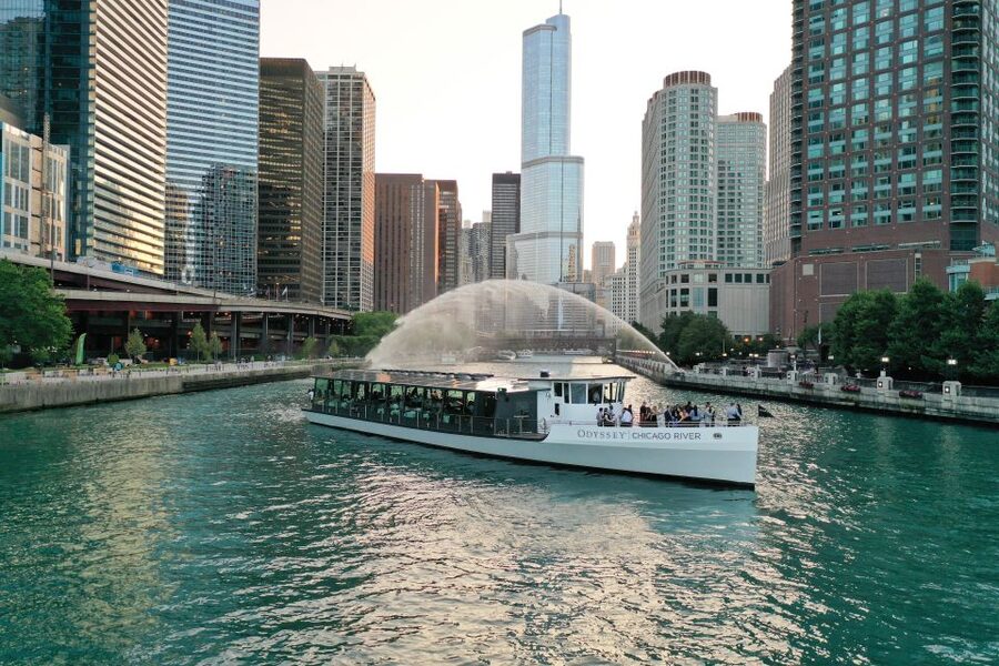 Chicago: Thanksgiving Gourmet Lunch Cruise on Chicago River - A Thanksgiving meal with Chicago as the backdrop