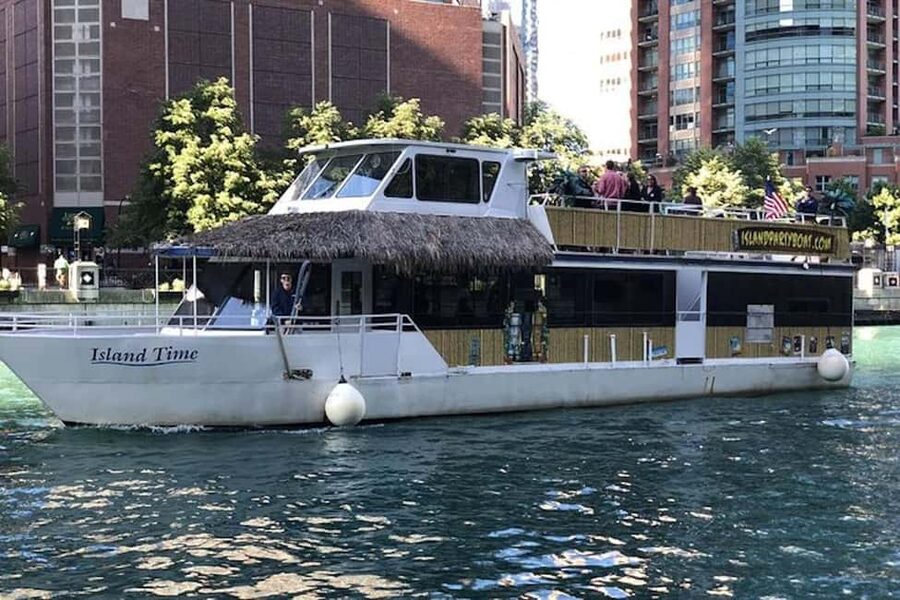 Chicago: Tiki Bar Cruise on Chicago River or Lake Michigan - What the 75-minute route offers
