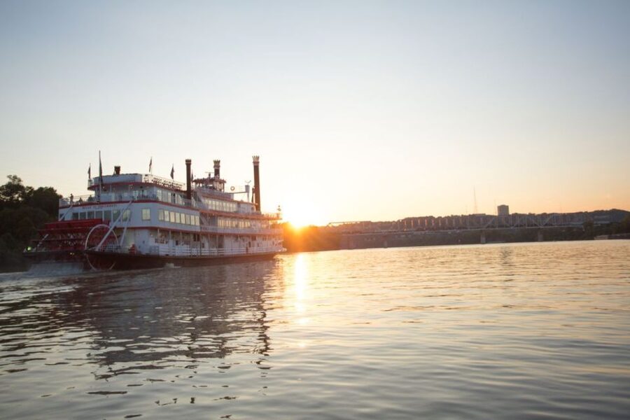 Cincinnati: Ohio River Cruise with Buffet Dinner - What the two-hour cruise actually feels like