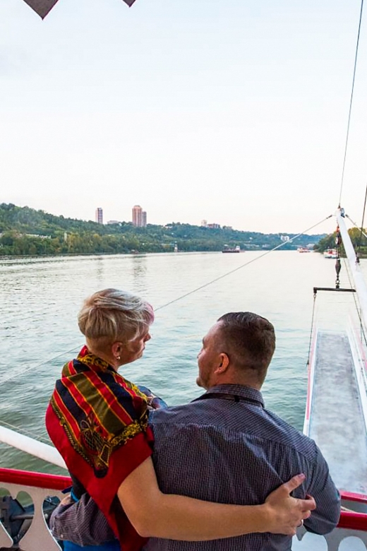 Cincinnati: Riverboat Cruise with Lunch and Entertainment - Boarding at Newport Landing Dock