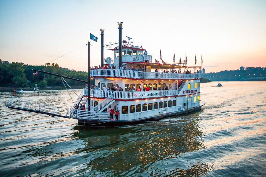 Cincinnati: Riverboat Cruise with Lunch and Entertainment - The two-hour route is about views, not speed