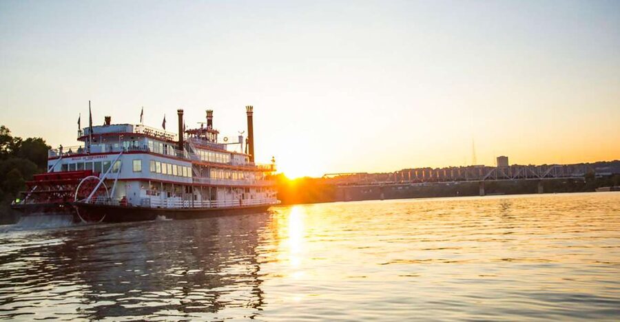 Cincinnati: Riverboat Cruise with Lunch and Entertainment - Lunch begins before the boat gets moving