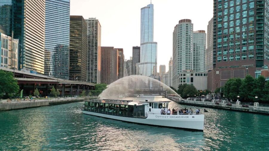 City Cruises Chicago: Brunch, Lunch, or Dinner River Cruise - Choosing between brunch, lunch, and dinner