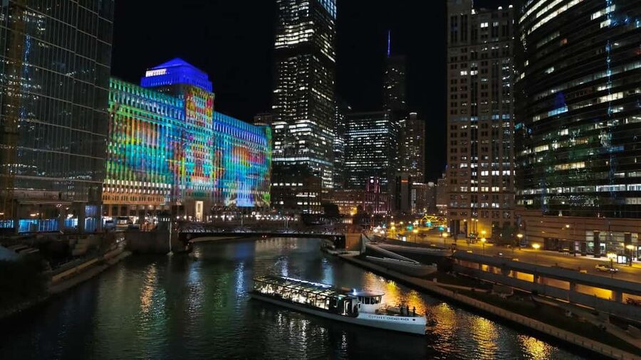 City Cruises Chicago: Brunch, Lunch, or Dinner River Cruise - What the glass-enclosed boat changes