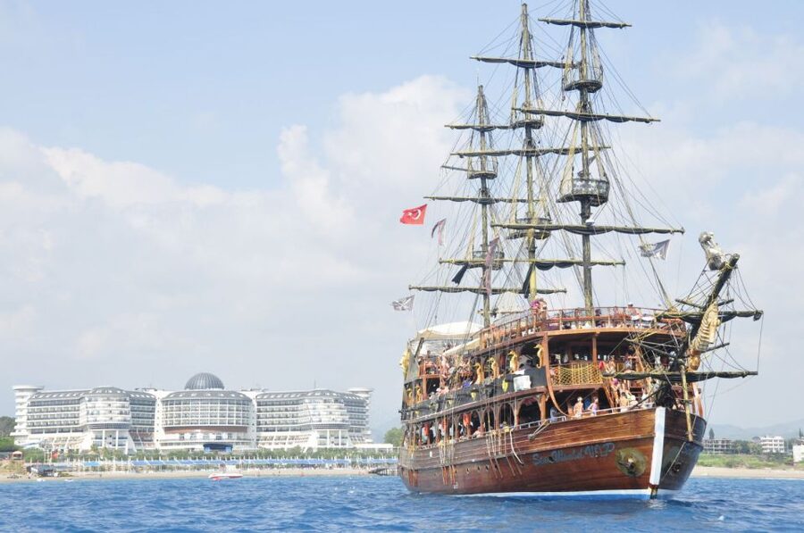 City of Side: Manavgat River Boat Lunch Cruise & Bazaar Tour - Lunch on board: filling, but not a feast