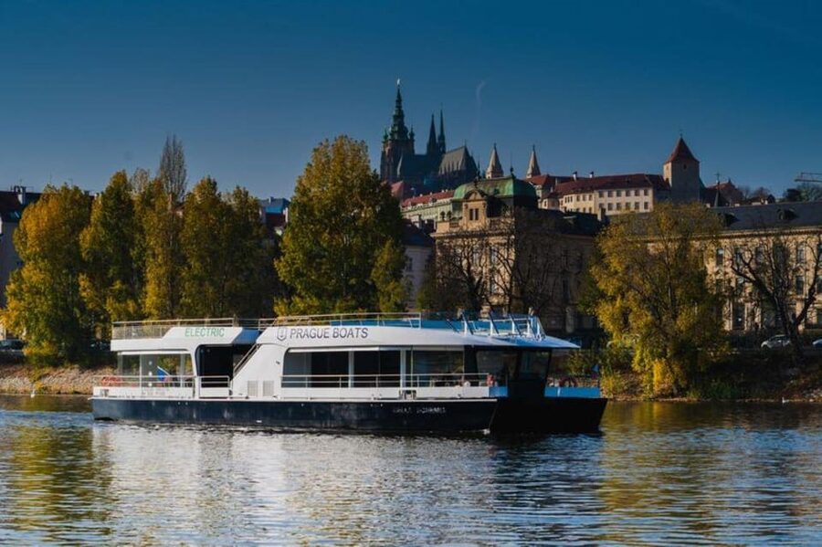 City Sightseeing Prague HOHO Bus, Castle Tour + River Cruise - Key points at a glance
