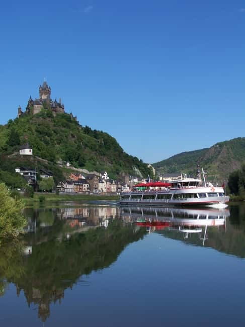 Cochem, Moselle: Boat – Beilstein, meal, wine and liqueur tasting - Cruising from Cochem toward Beilstein