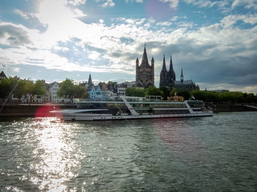 Cologne: 2-Hour Evening Cruise on the Rhine River - Open deck or indoor seating?