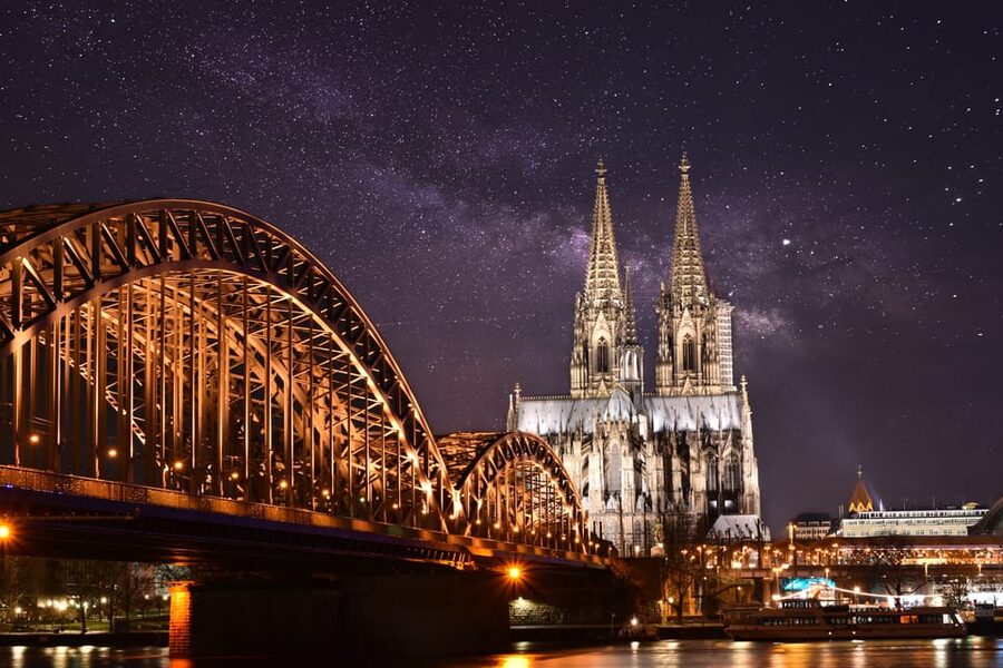 Cologne: Rhine River Winter Cruise with Festive Music - What kind of Rhine cruise is this?