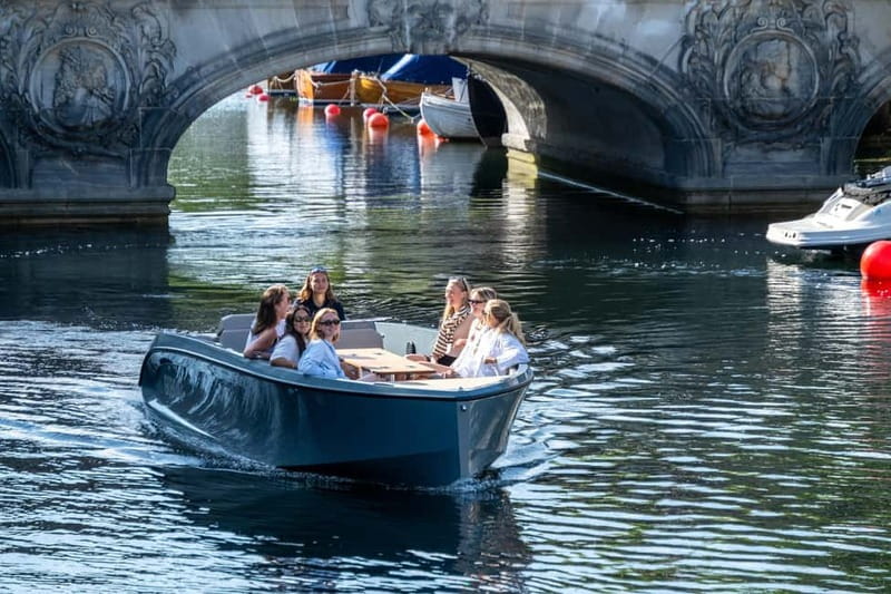Copenhagen: 1 or 2-Hour Canal Tour in Silent Electric Boats - Staying Warm Without Losing the View