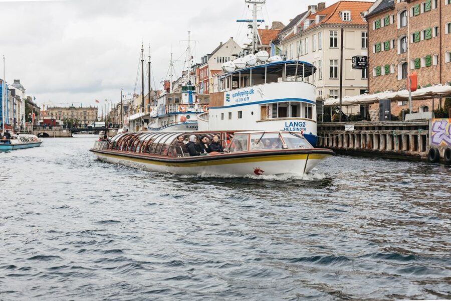 Copenhagen: Canal Cruise with Guide - Copenhagen’s financial landmarks from below