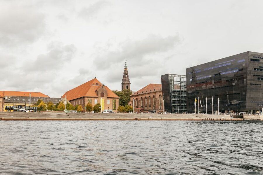 Copenhagen: Canal Cruise with Guide - Christiansborg and the working center of Copenhagen
