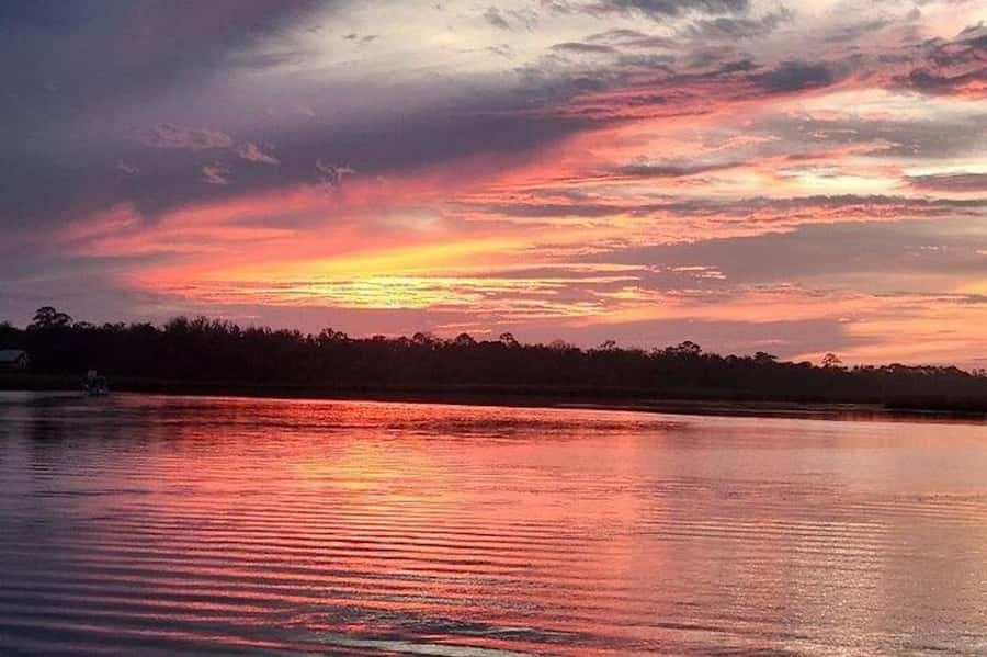 Crystal River: Sunset Cruise in Kings Bay - Setting out from Paddletail Waterfront Lodge