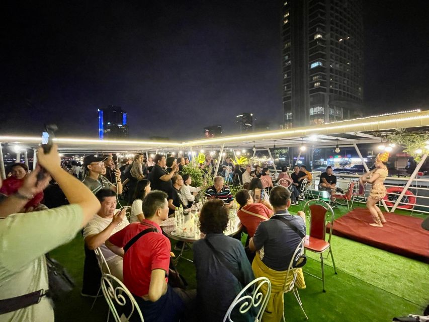 Da Nang: Han River Night Boat Trip with Show on Weekends - Dragon Bridge at 9 p.m., spectacular from the river but modest up close
