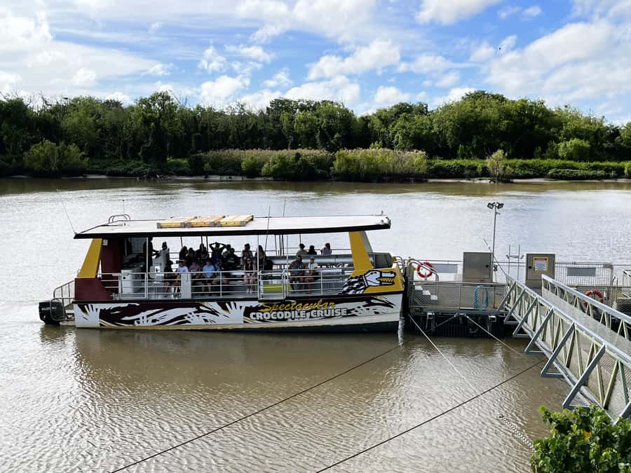 Darwin: Jumping Crocodile River Cruise with Shuttle Bus - Leaving Darwin for the Adelaide River