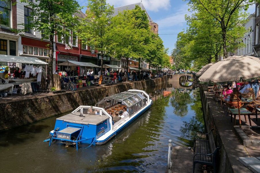 Delft: Canal Cruise with Guided Commentary - What the $15 price really buys you